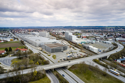 創新驅動未來 全新BMW iX在丁格芬工廠投產，年內上市，引領豪華智能出行新時代